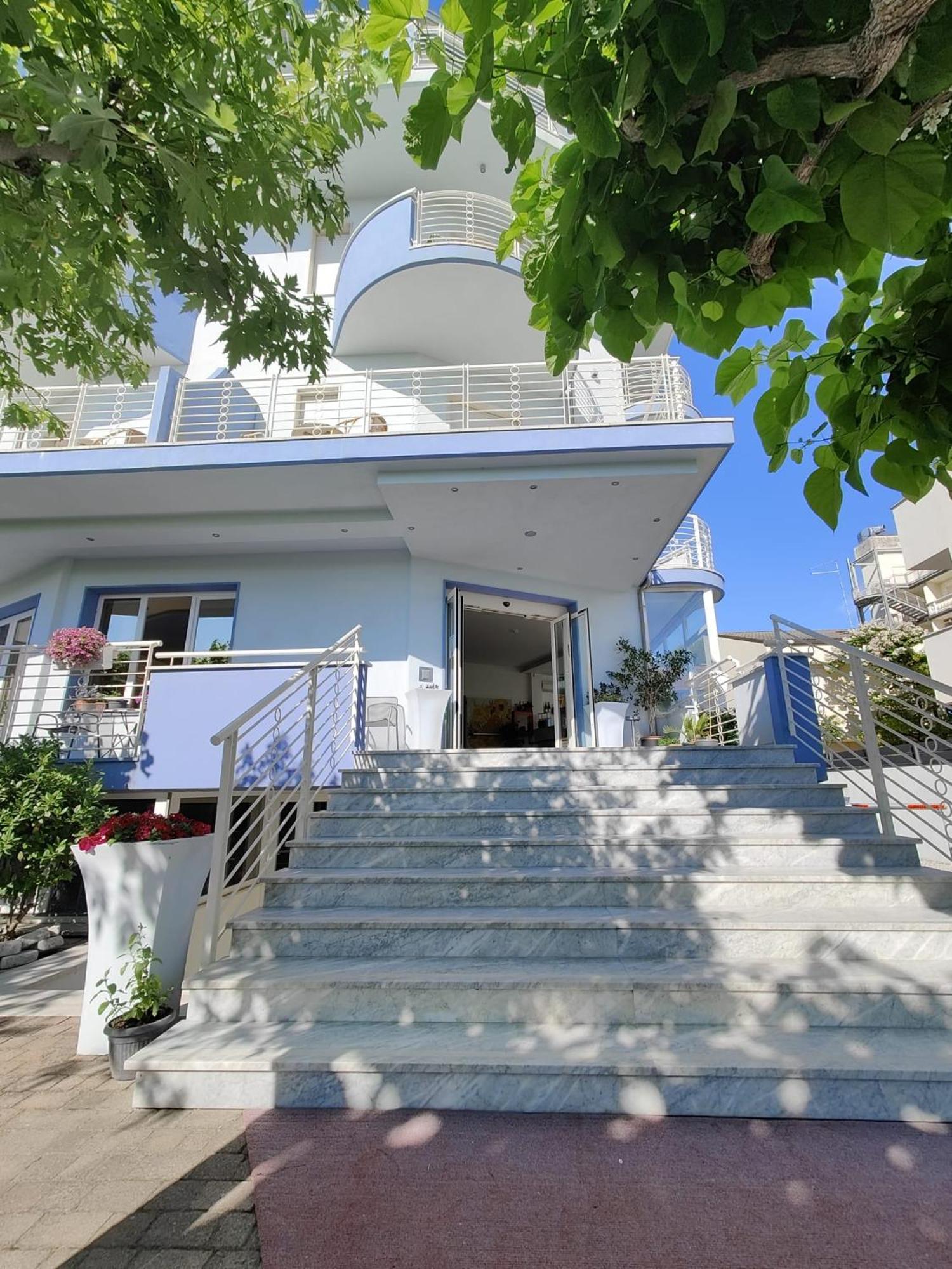 Hotel Moderno - Bed & Breakfast Cervia Dış mekan fotoğraf