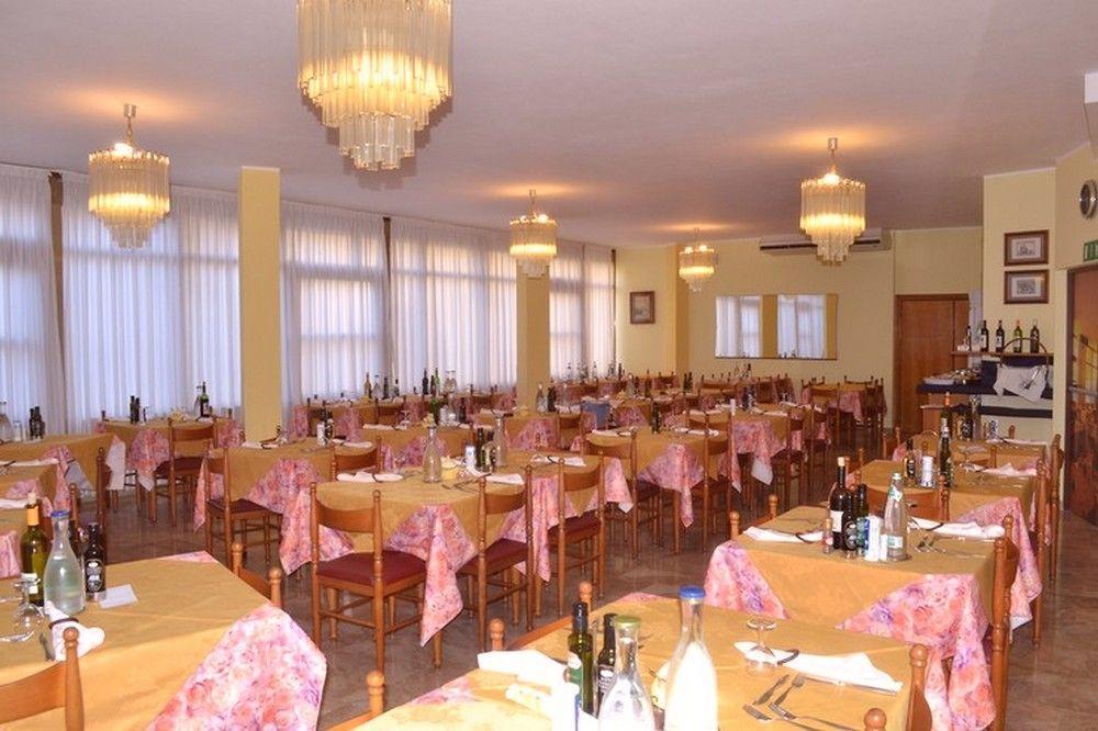 Hotel Moderno - Bed & Breakfast Cervia Dış mekan fotoğraf