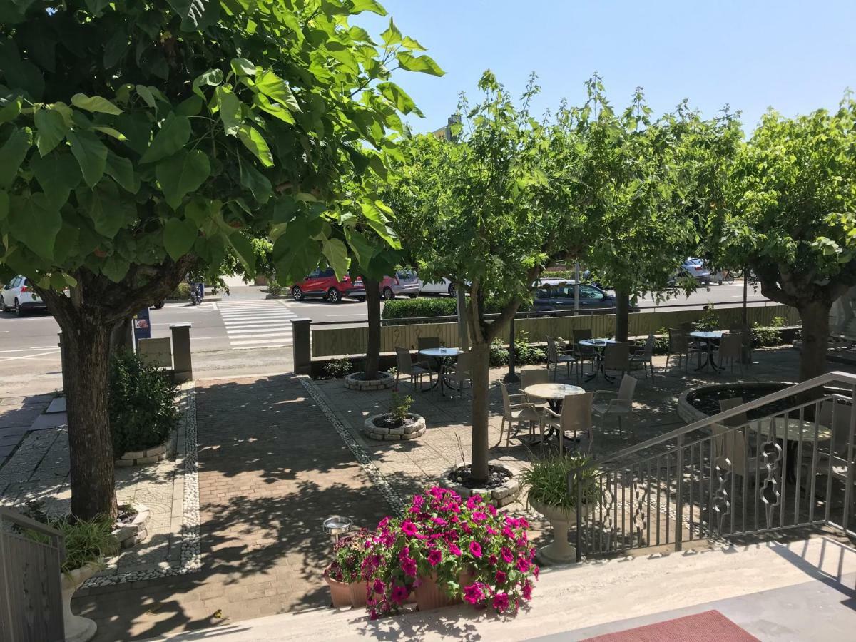 Hotel Moderno - Bed & Breakfast Cervia Dış mekan fotoğraf